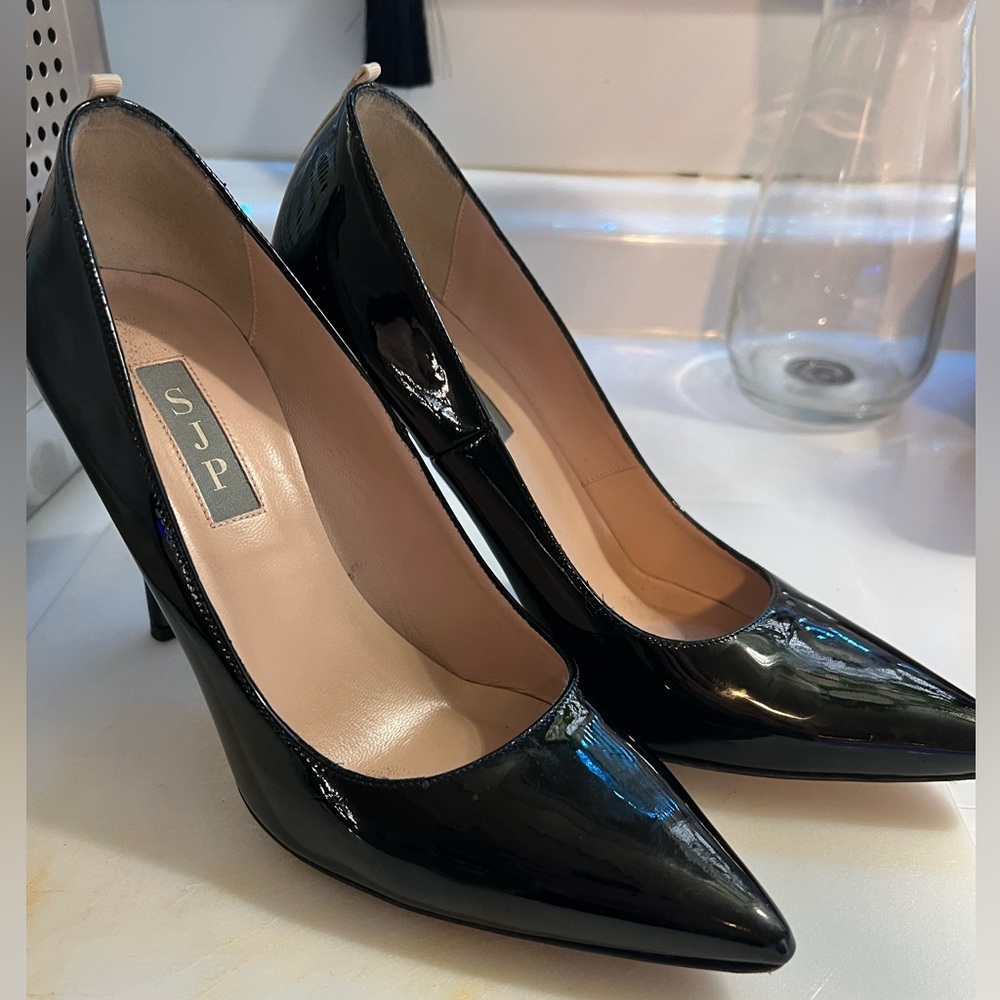 SJP Sarah Jessica Parker black patent heels 38 7.5 Italy